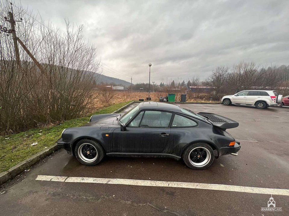 Взимку в Україні засвітився потужний Porsche 911 Turbo 80-х
