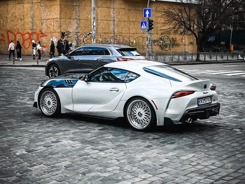 У Києві помітили тюнінговану Toyota Supra (фото)