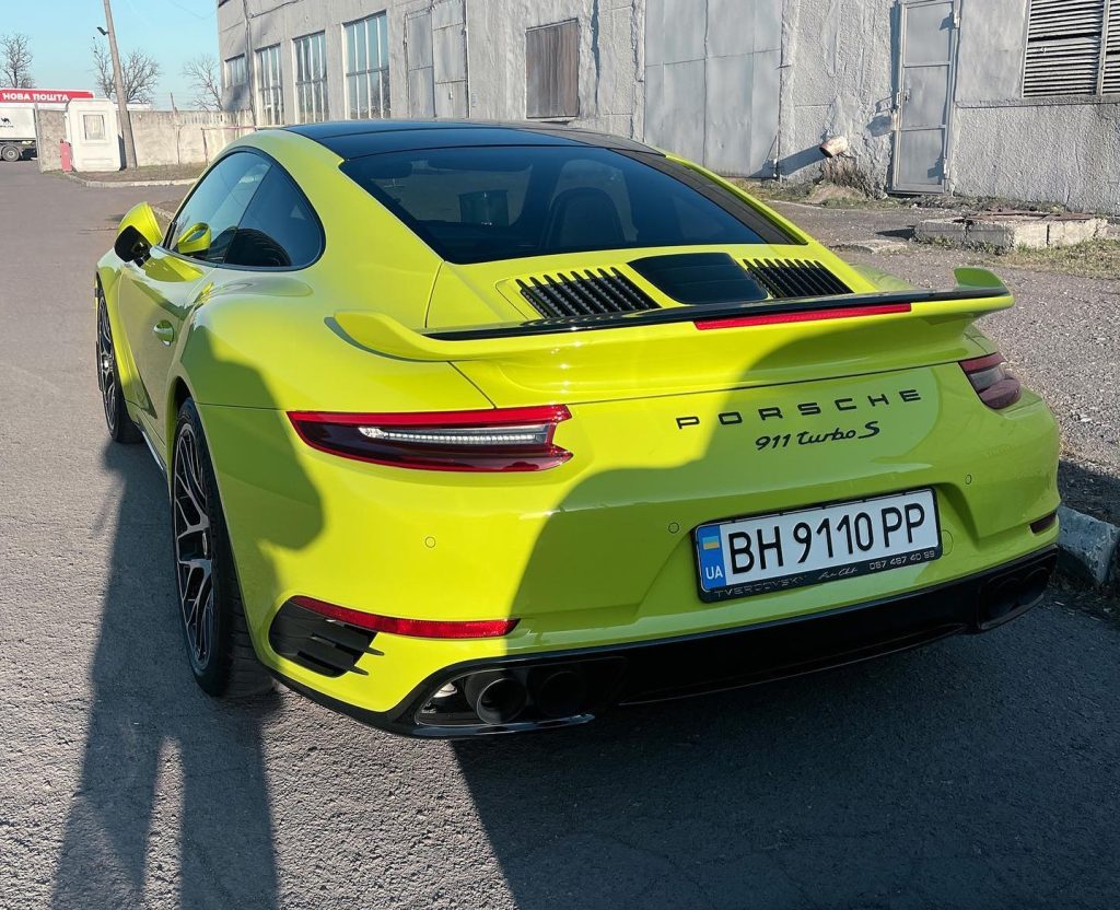 В Україні помітили дорогий та ексклюзивний Porsche 911 Turbo