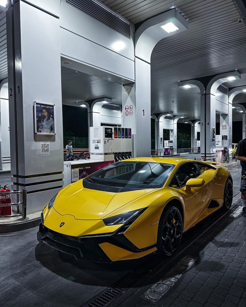 На дорогах України помітили новий суперкар Lamborghini Huracan