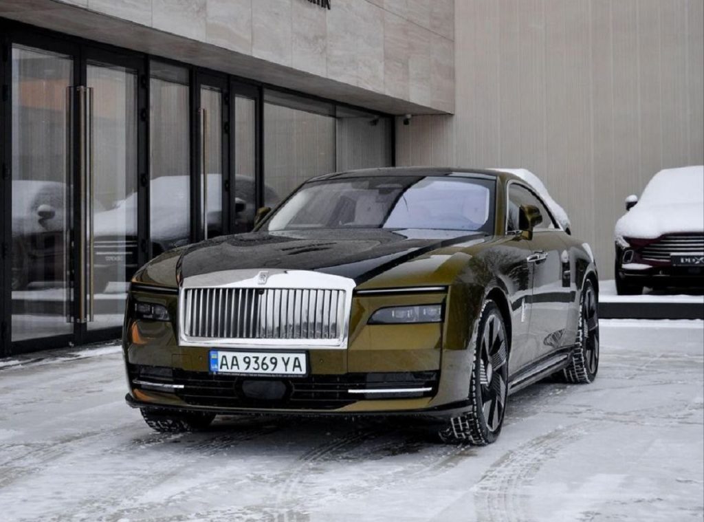 У Хмельницькому помітили новий електрокар Rolls-Royce