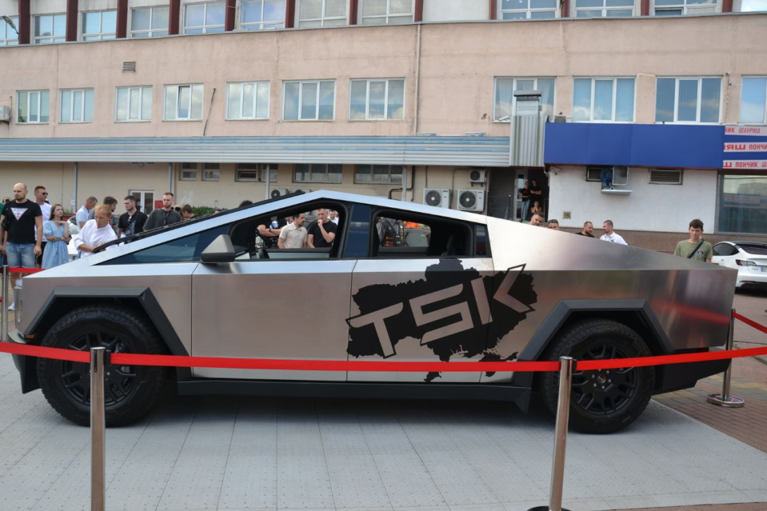 В Україні показали перший електропікап Tesla Cybertruck