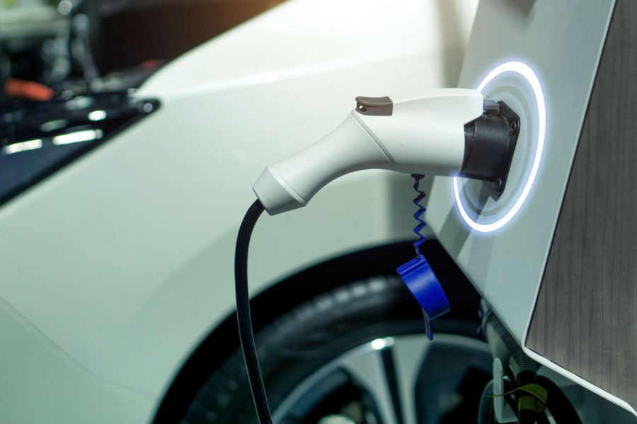 Скільки коштує зарядка електрокара в Україні у березні 2025