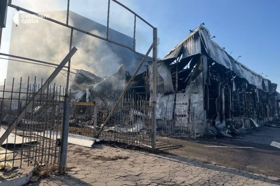 Росіяни знищили СТО з рідкісними колекційними авто