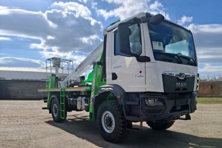 В Україні створили нову автовишку на шасі MAN 4×4